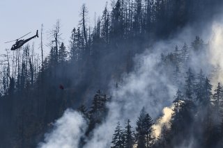 Les pompiers valaisans ont pu compter sur les soutiens de leurs collègues d'autres cantons dans leur lutte contre l'incendie qui sévit au-dessus de Bitsch (archives).